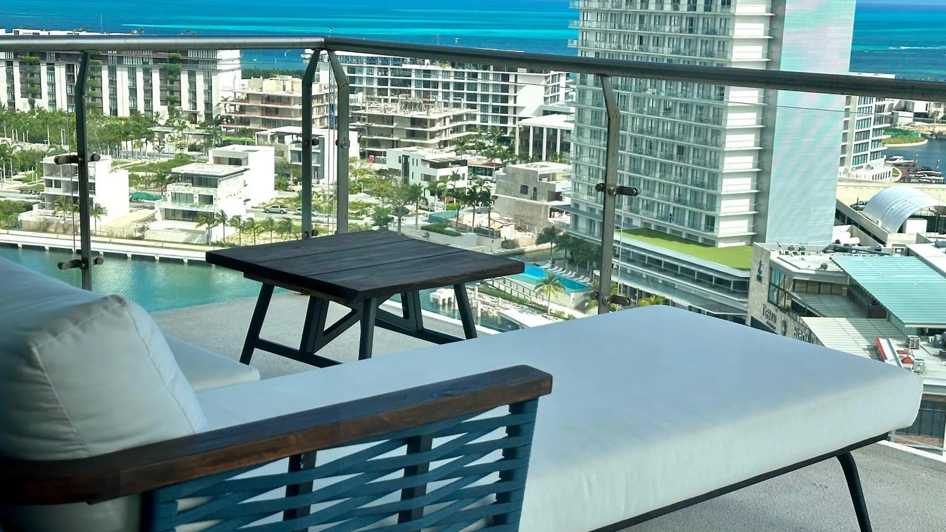Apartment 3Br Luxury Oceanfront Apt W Pool, Gym & Views Cancun