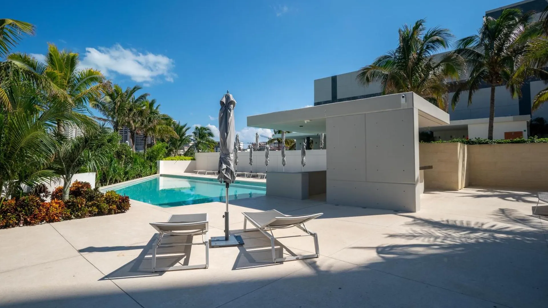 3Br Luxury Oceanfront Apt W Pool, Gym & Views Cancun Apartment