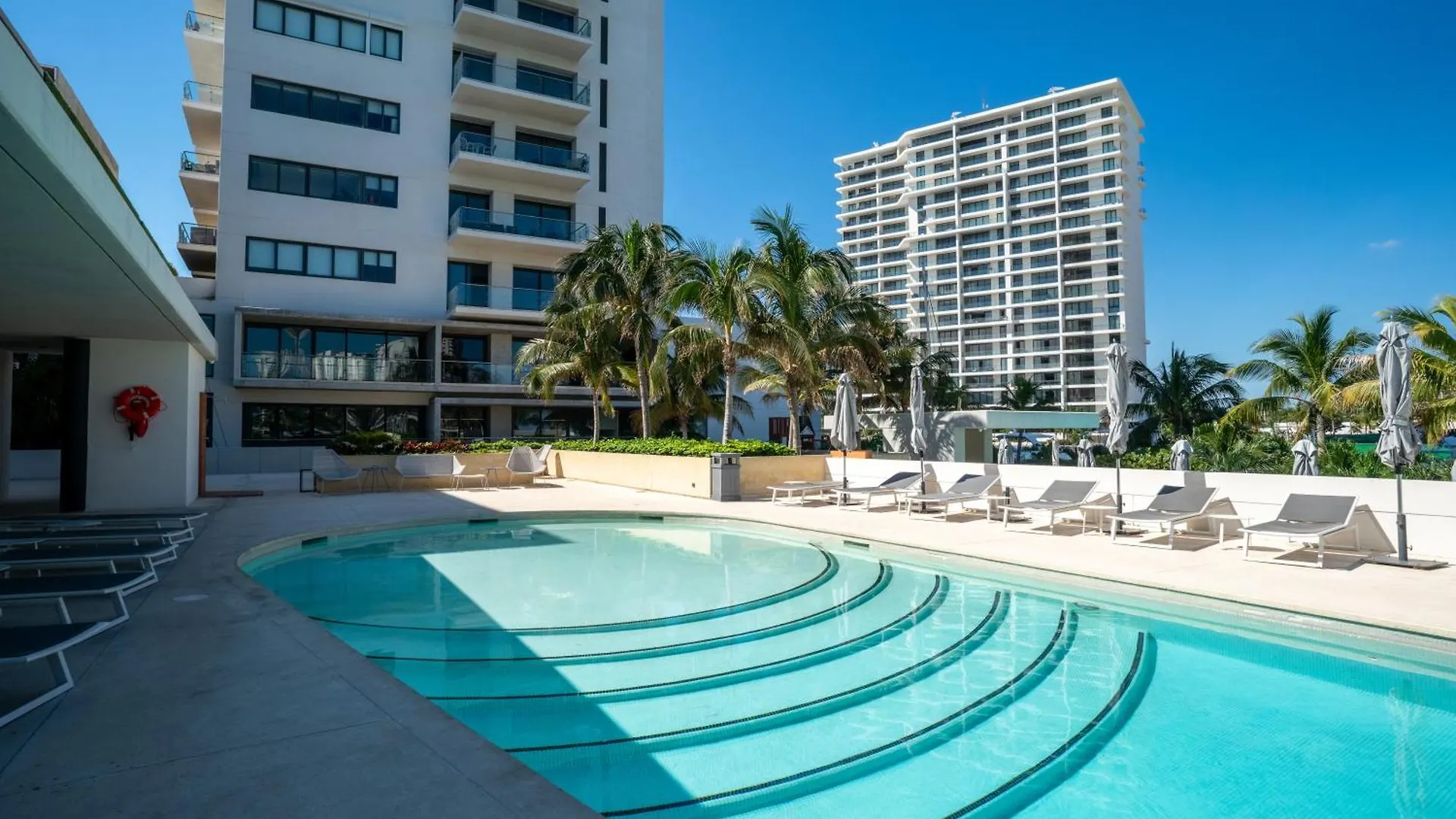 Apartment 3Br Luxury Oceanfront Apt W Pool, Gym & Views Cancun