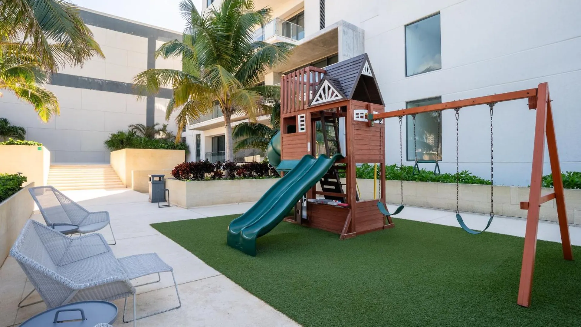 3Br Luxury Oceanfront Apt W Pool, Gym & Views Cancun Mexico