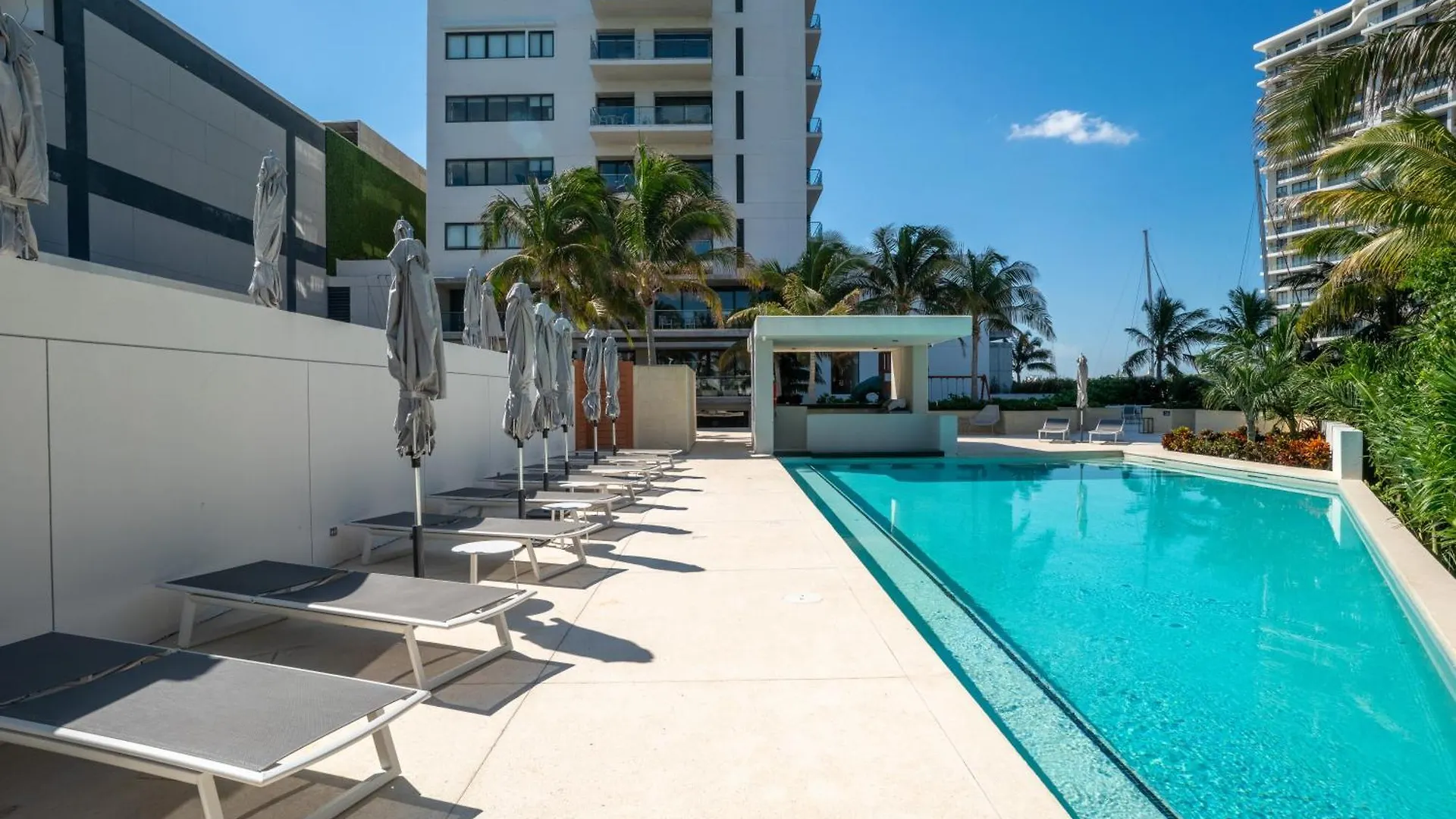 Apartment 3Br Luxury Oceanfront Apt W Pool, Gym & Views Cancun