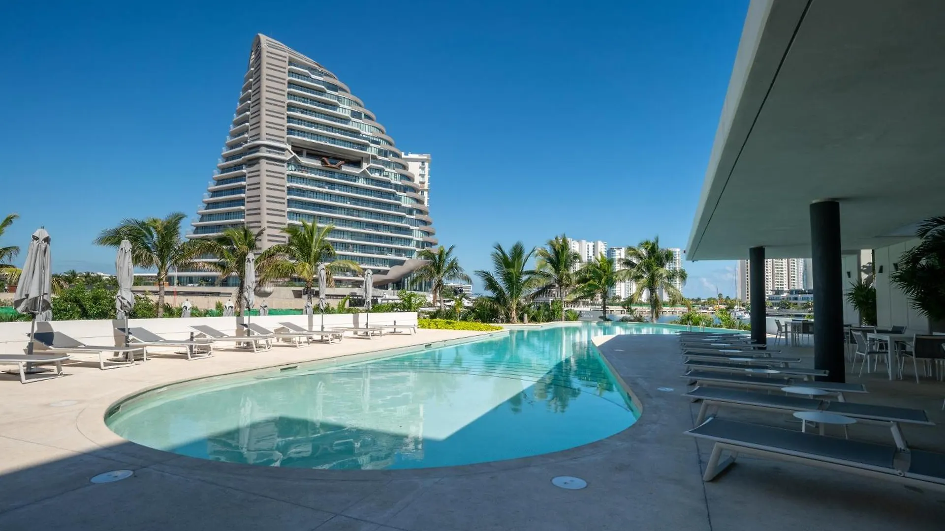 3Br Luxury Oceanfront Apt W Pool, Gym & Views Cancun