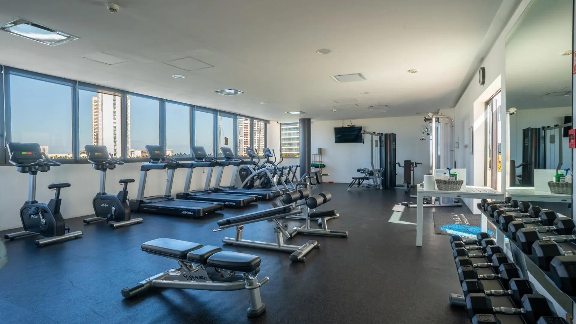 Apartment 3Br Luxury Oceanfront Apt W Pool, Gym & Views Cancun