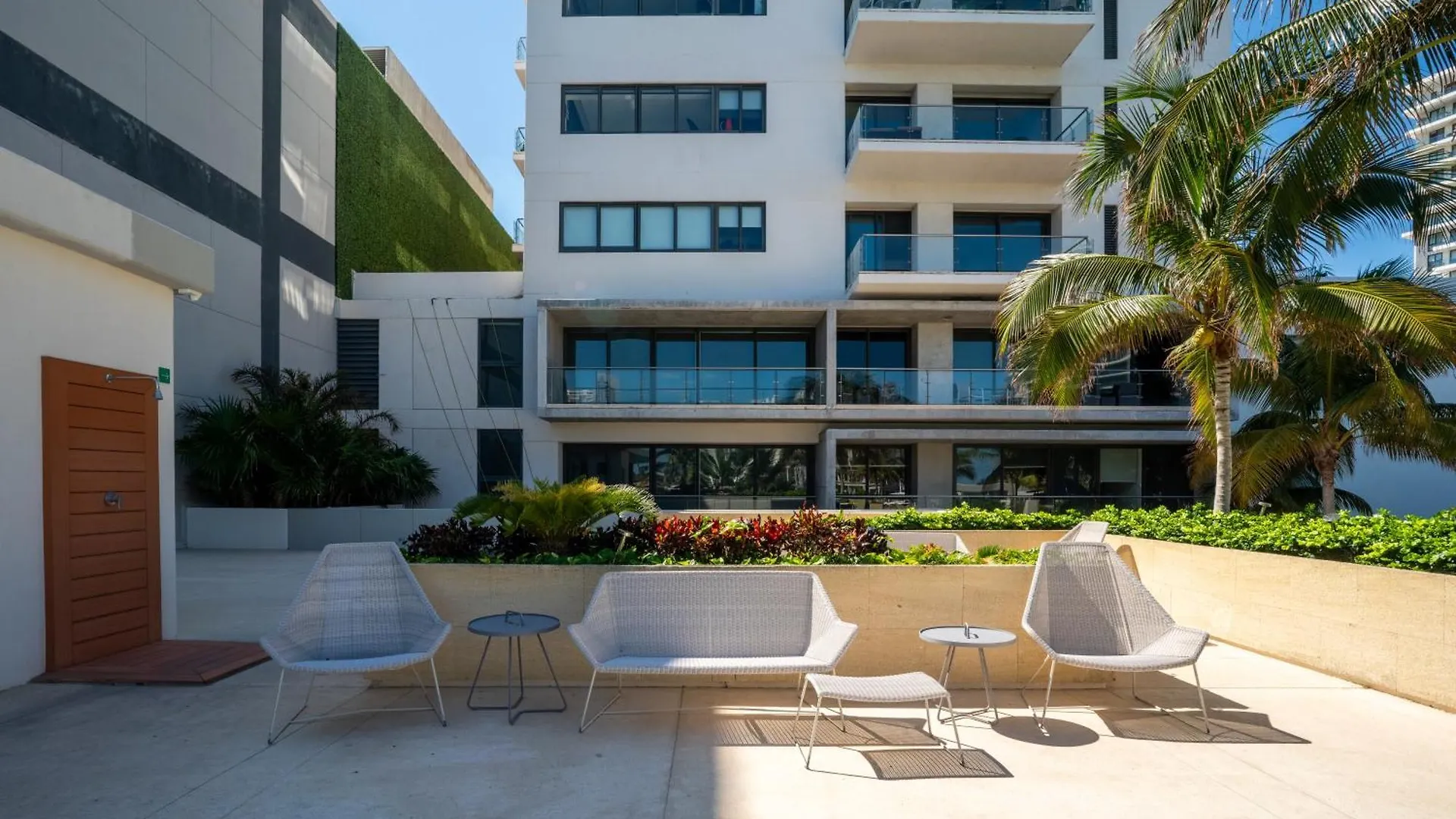 3Br Luxury Oceanfront Apt W Pool, Gym & Views Cancun