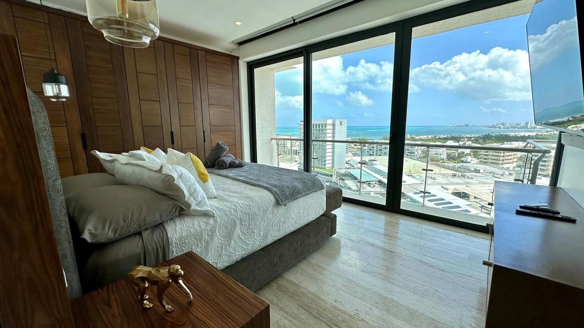 Apartment 3Br Luxury Oceanfront Apt W Pool, Gym & Views Cancun Mexico