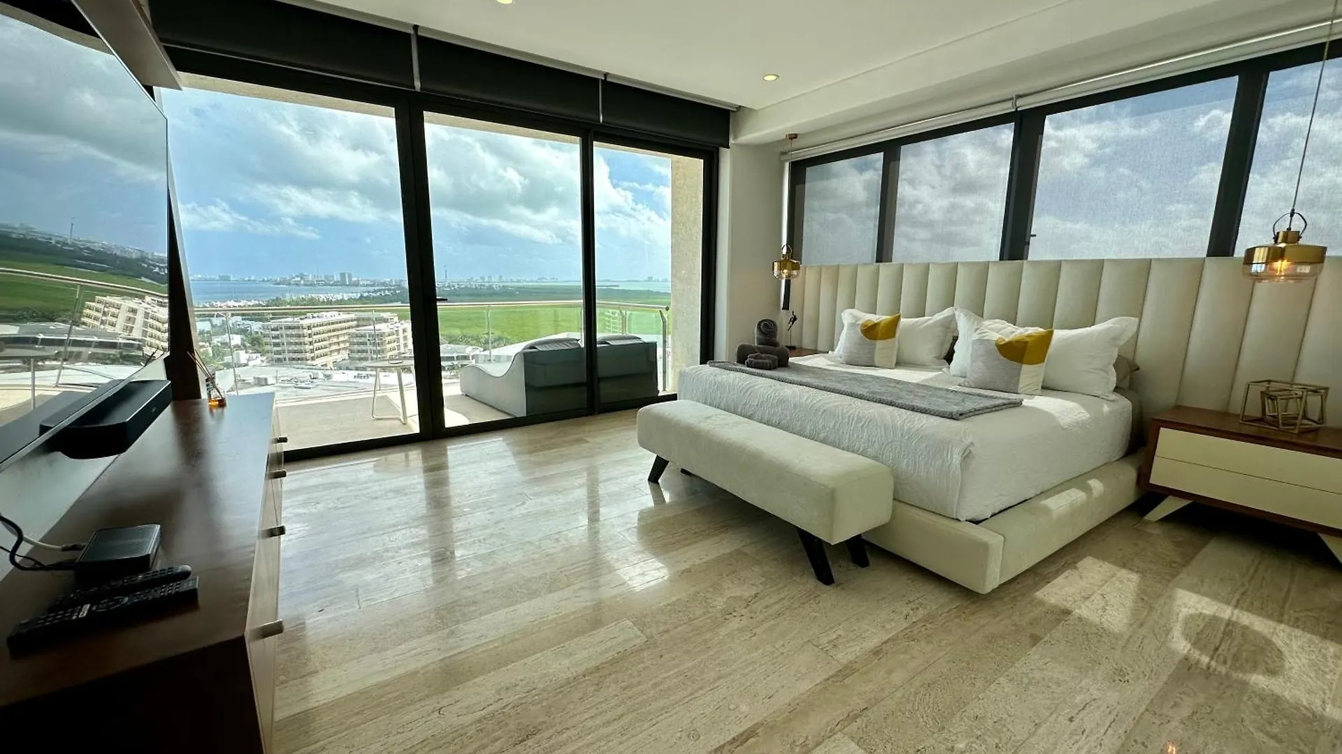 Apartment 3Br Luxury Oceanfront Apt W Pool, Gym & Views Cancun