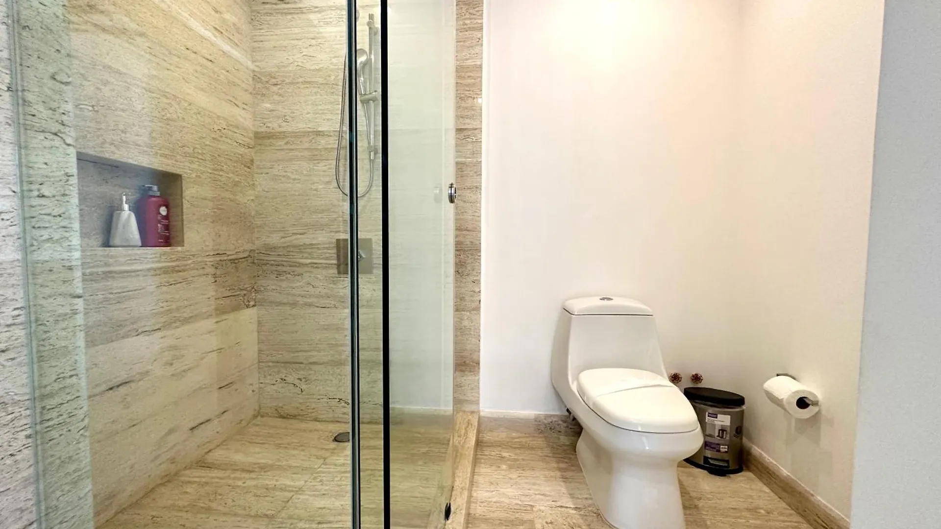3Br Luxury Oceanfront Apt W Pool, Gym & Views Cancun Apartment