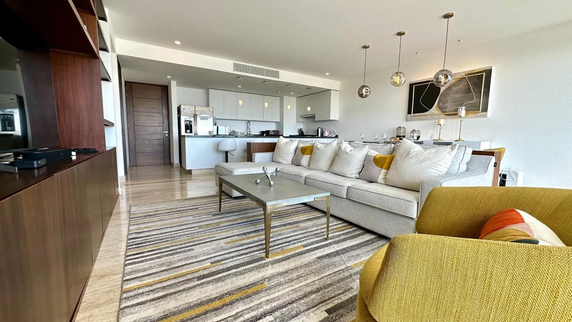 3Br Luxury Oceanfront Apt W Pool, Gym & Views Cancun Apartment