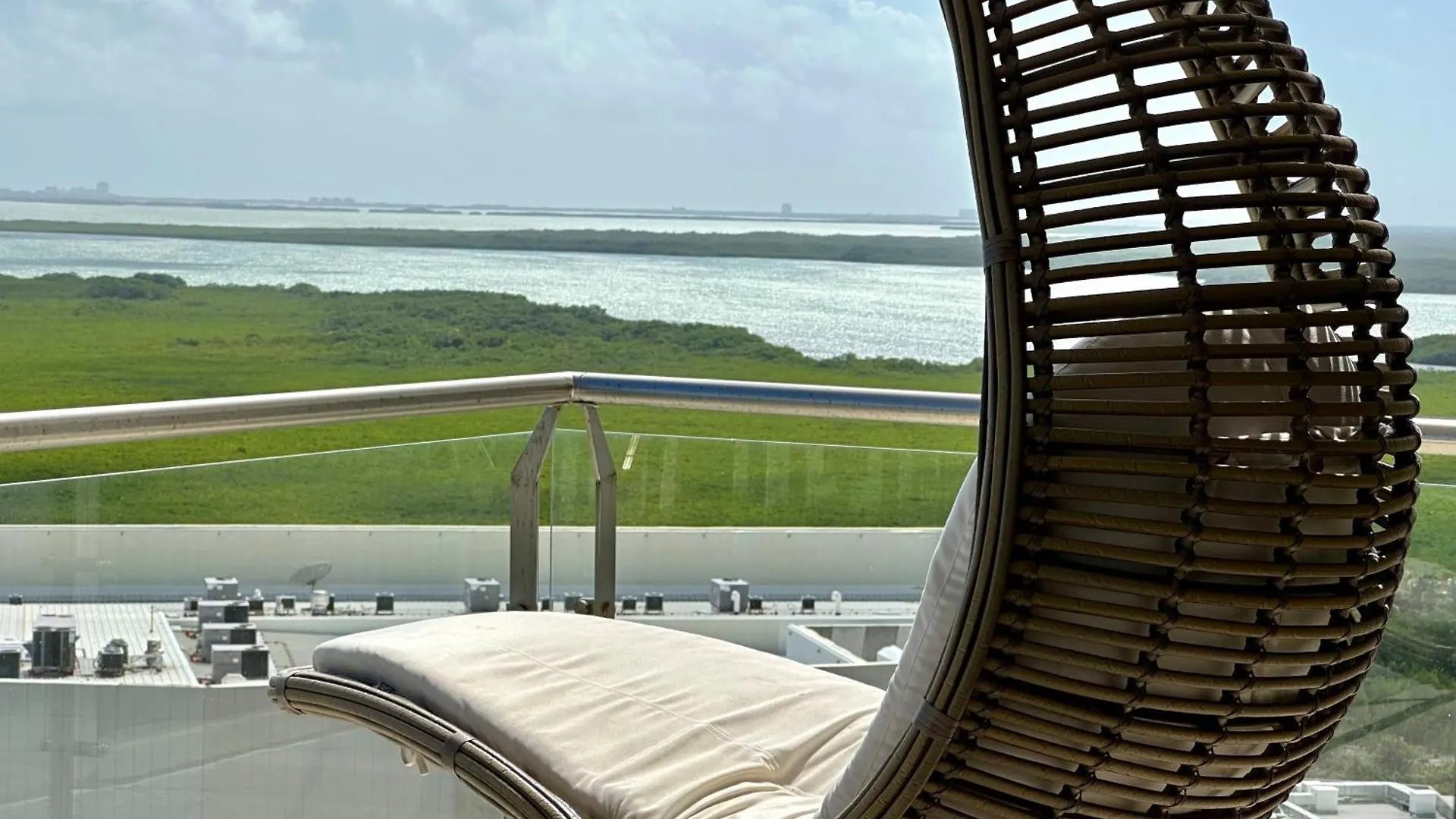 Apartment 3Br Luxury Oceanfront Apt W Pool, Gym & Views Cancun Mexico