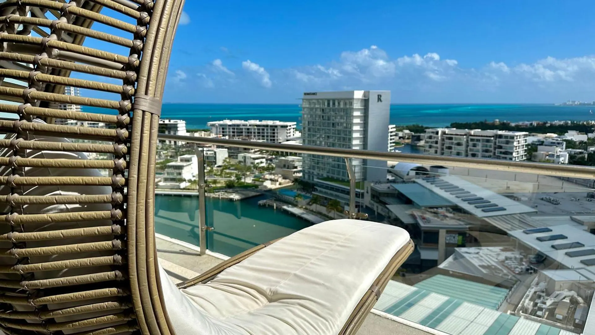 3Br Luxury Oceanfront Apt W Pool, Gym & Views Cancun