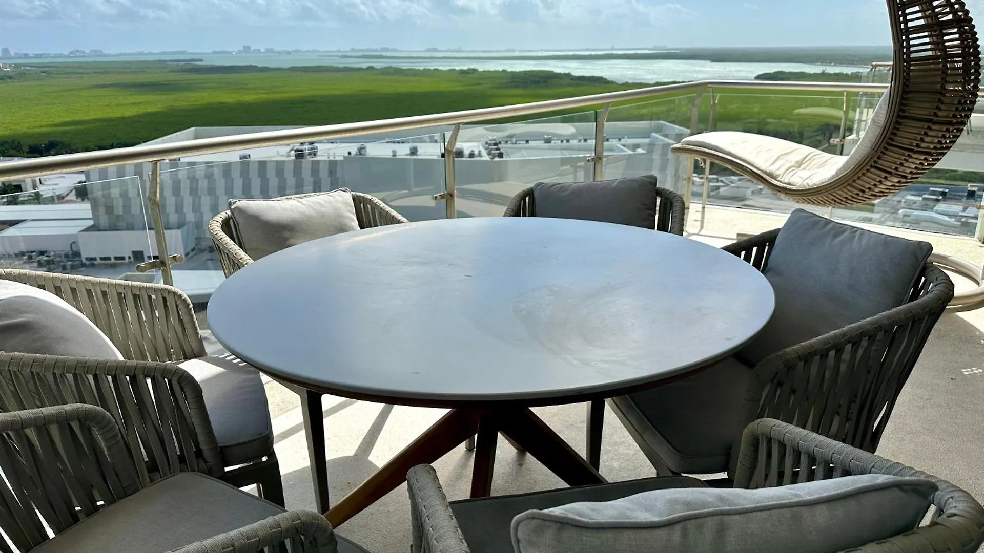 3Br Luxury Oceanfront Apt W Pool, Gym & Views Cancun 0*,  Mexico