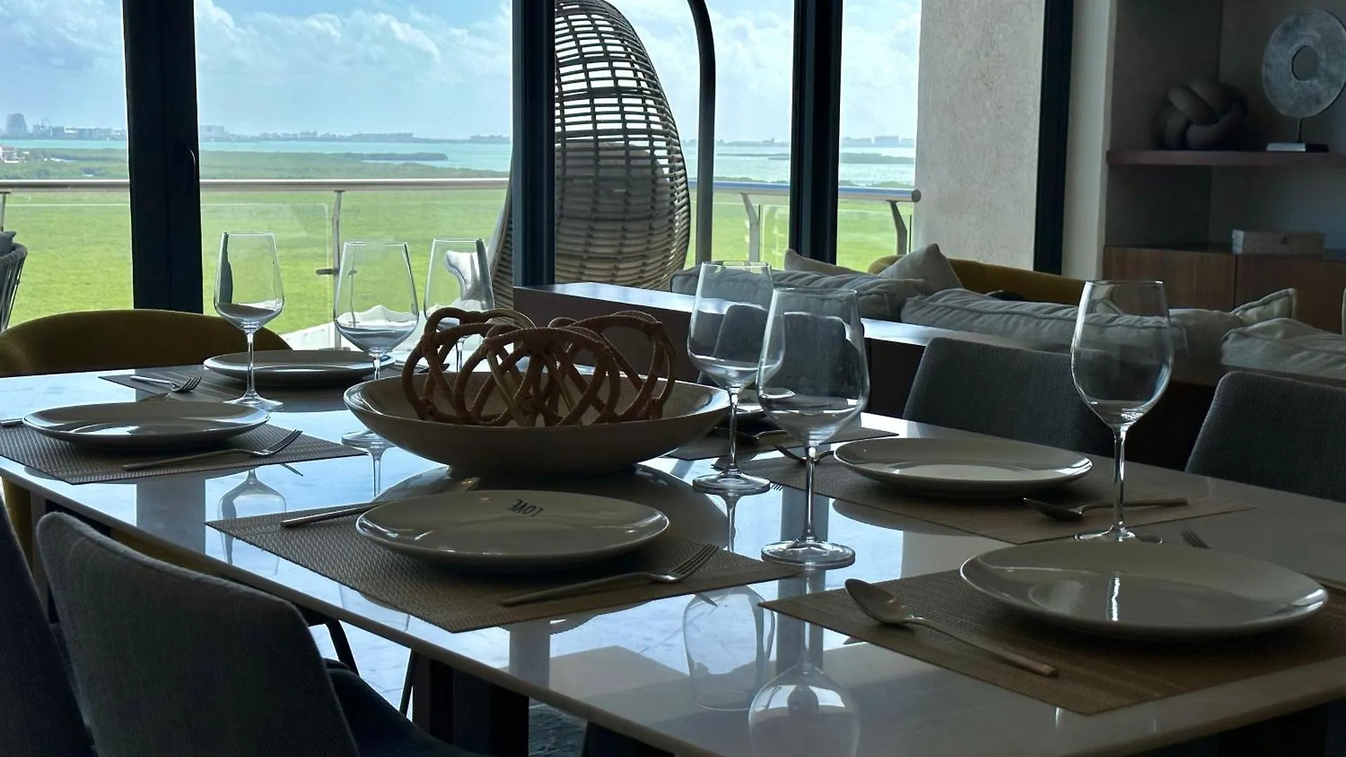 Apartment 3Br Luxury Oceanfront Apt W Pool, Gym & Views Cancun Mexico