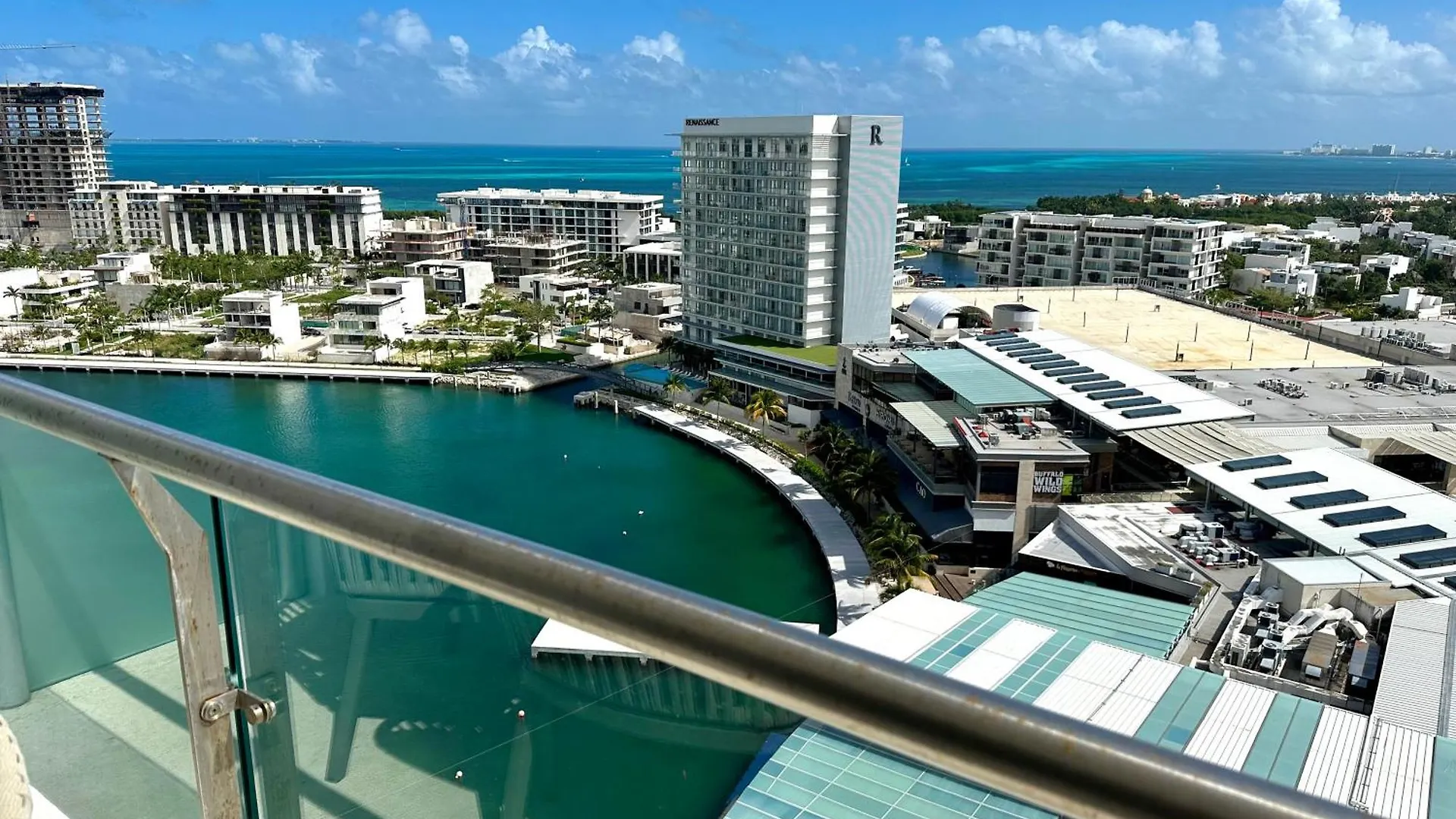 3Br Luxury Oceanfront Apt W Pool, Gym & Views Cancun